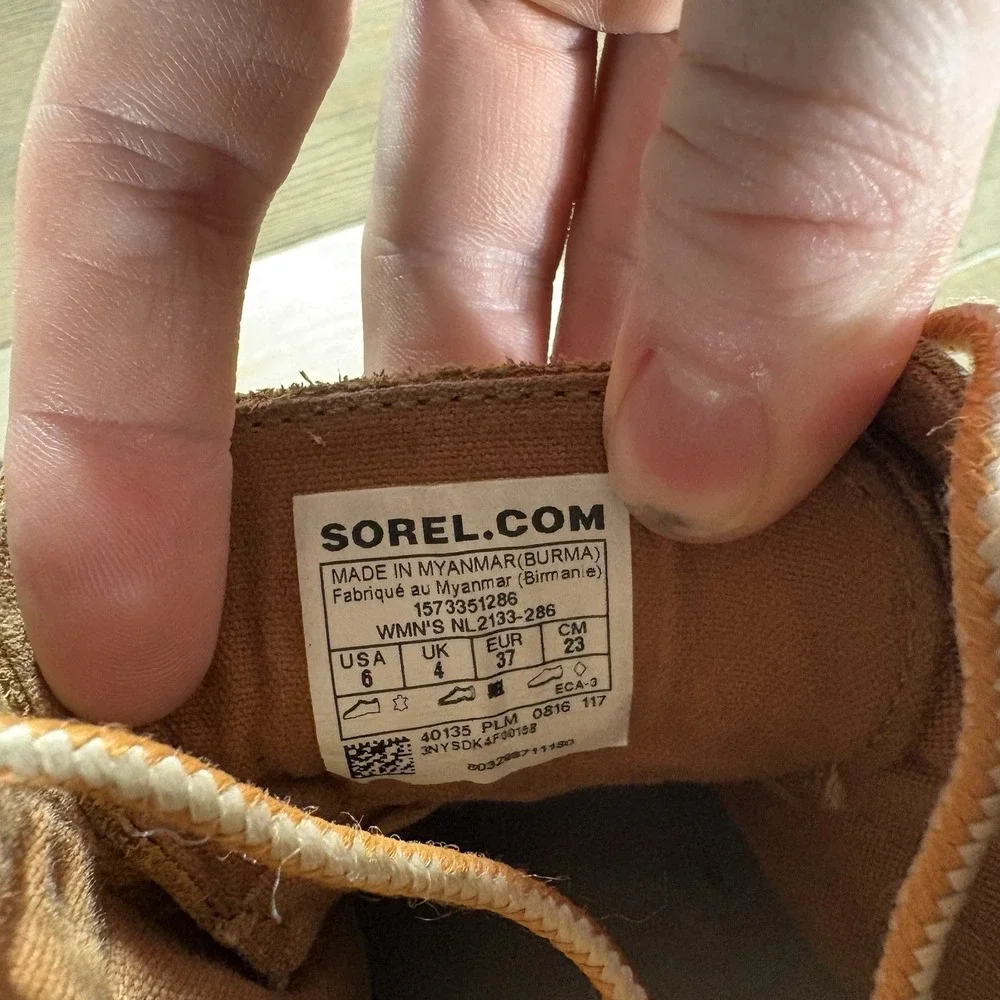 Sorel Out N About Womens size 6 shoes Brown Black Leather Waterproof Duck boots